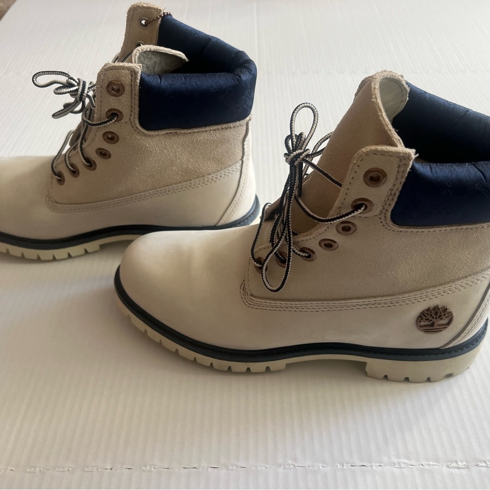 Timberland Mens Ivory and Navy Boots